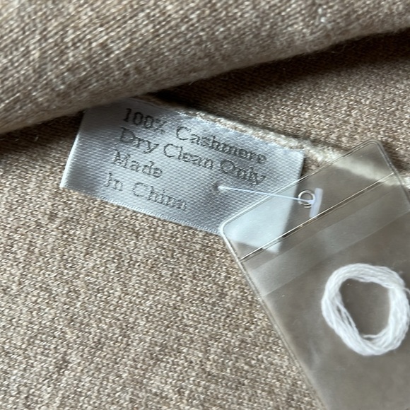 Schweitzer 100% Cashmere cardigan- thick Cream M - Picture 4 of 8